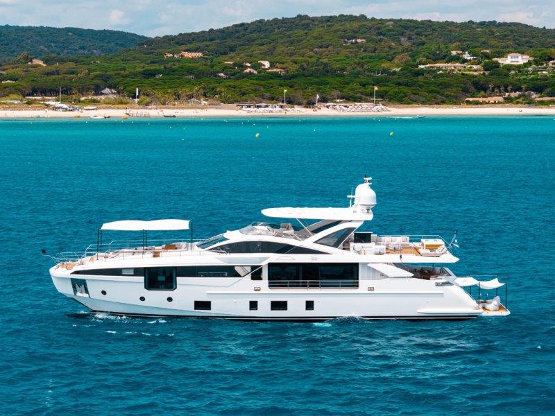 Megayacht EN CHARTER, de la marca Azimut modelo Grande 32 Metri y del año 2021, disponible en Marina Port de Mallorca Palma Mallorca España